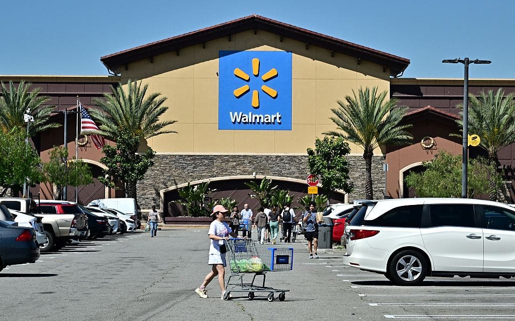 Walmart pops on Q1 earnings beat and record quarter for its e-commerce division thumbnail