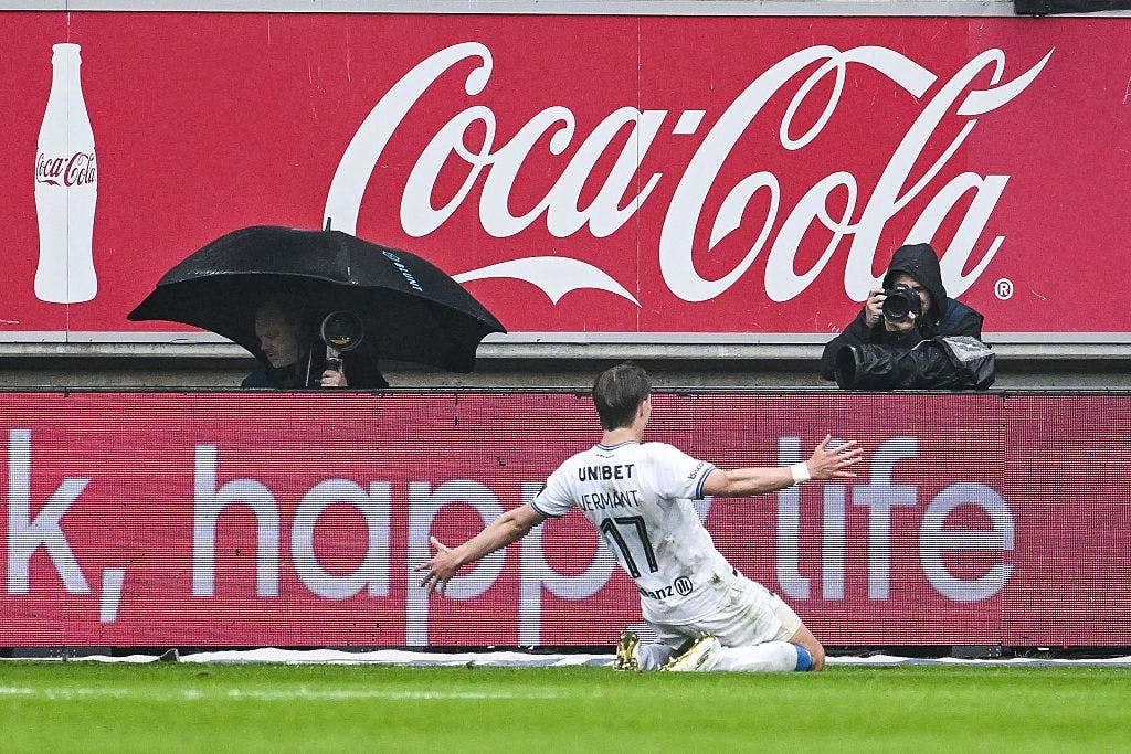 Coca-Cola gains after posting strong volume growth thumbnail