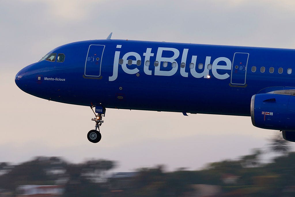 JetBlue boosts its third-quarter revenue forecast after strong late summer travel demand thumbnail