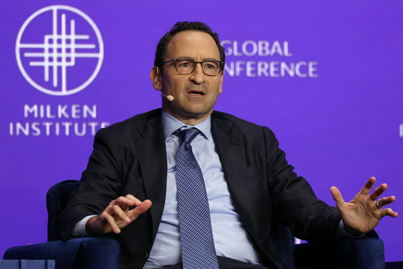 Bumble drops after big shareholder Blackstone and founder Wolfe Herd move to sell a huge chunk of the company thumbnail