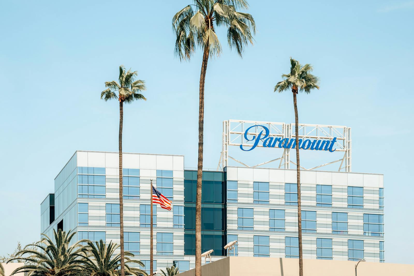 Paramount Skydance reportedly preparing an Ellison-backed Warner Bros. Discovery takeover bid, sending shares soaring thumbnail