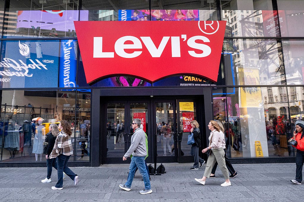 Levi Strauss tops Q3 estimates but stock unravels as tariffs weigh on margin outlook thumbnail
