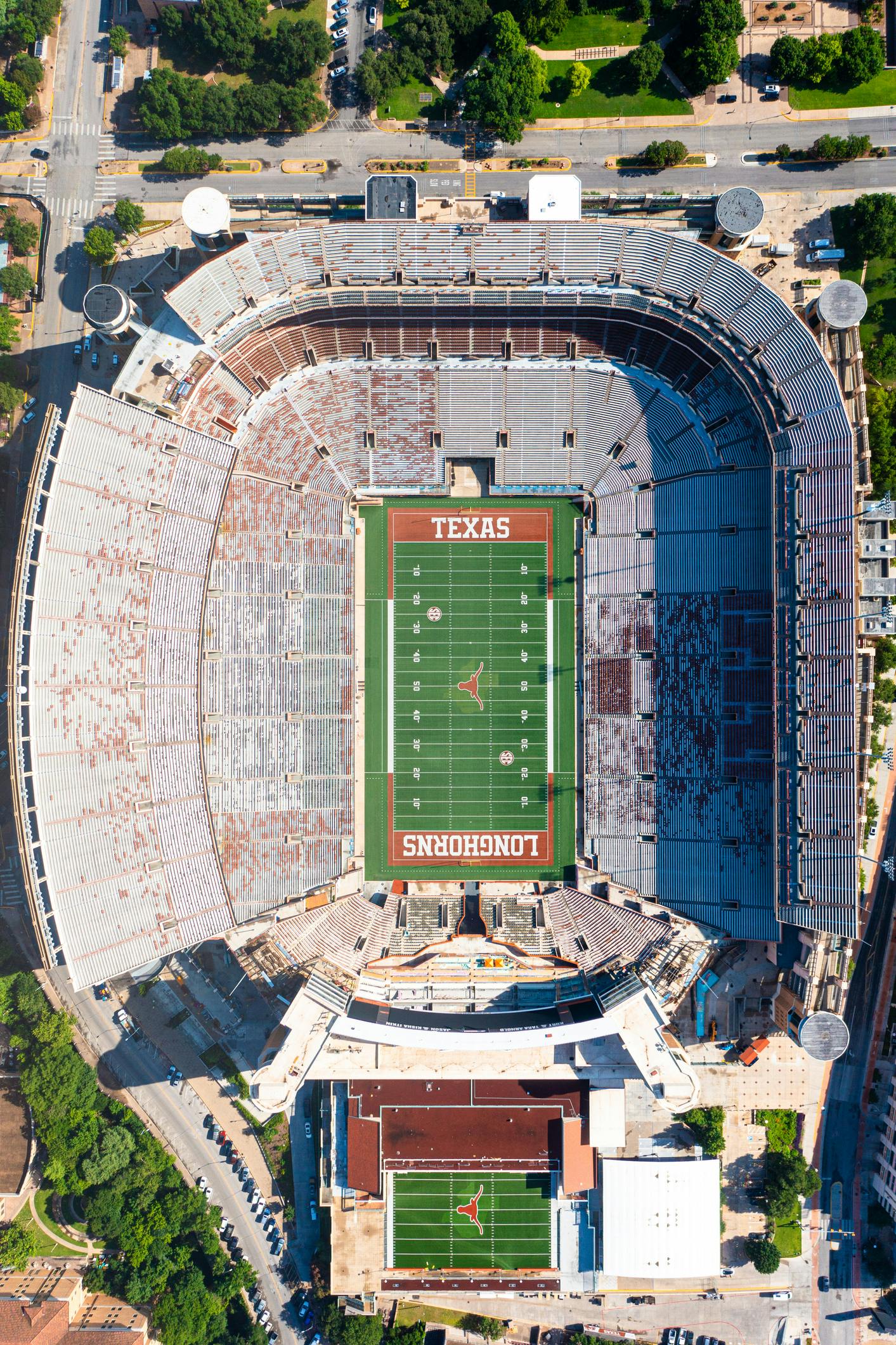 The University of Texas has the most valuable college football program in the US thumbnail