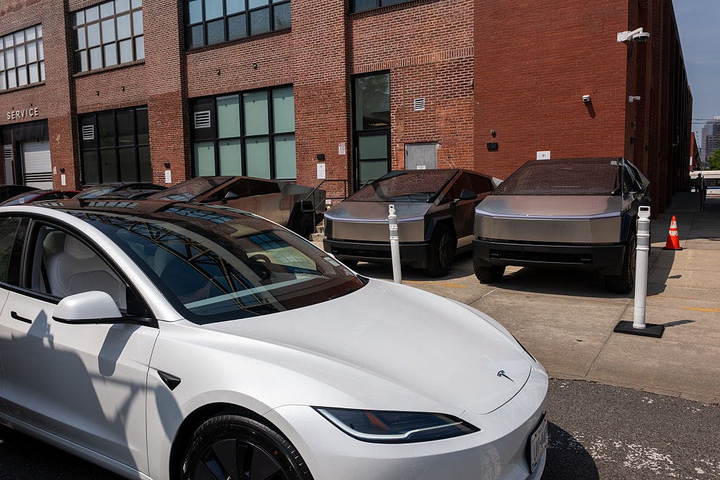 Tesla still sells a lot more EVs in the US than anyone else thumbnail