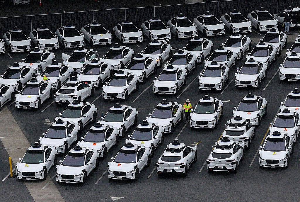 Uber sinks as Waymo announces a fleet partnership with Avis in Dallas thumbnail