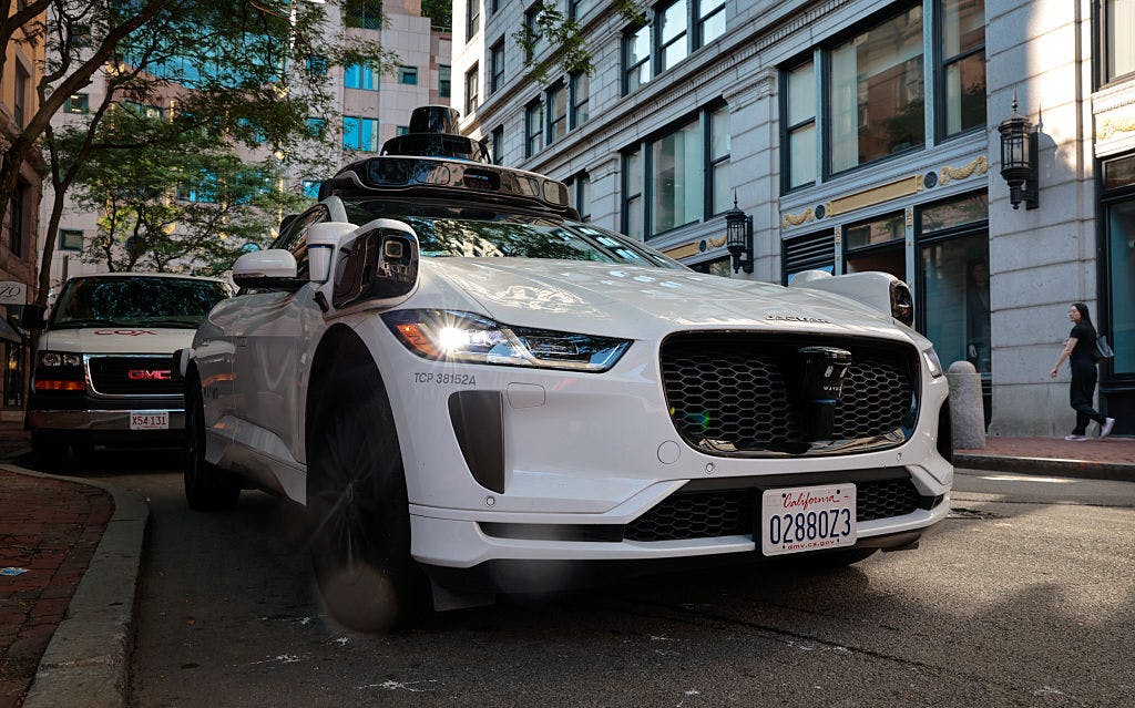 To speed or not to speed? Tesla and Google’s Waymo disagree thumbnail