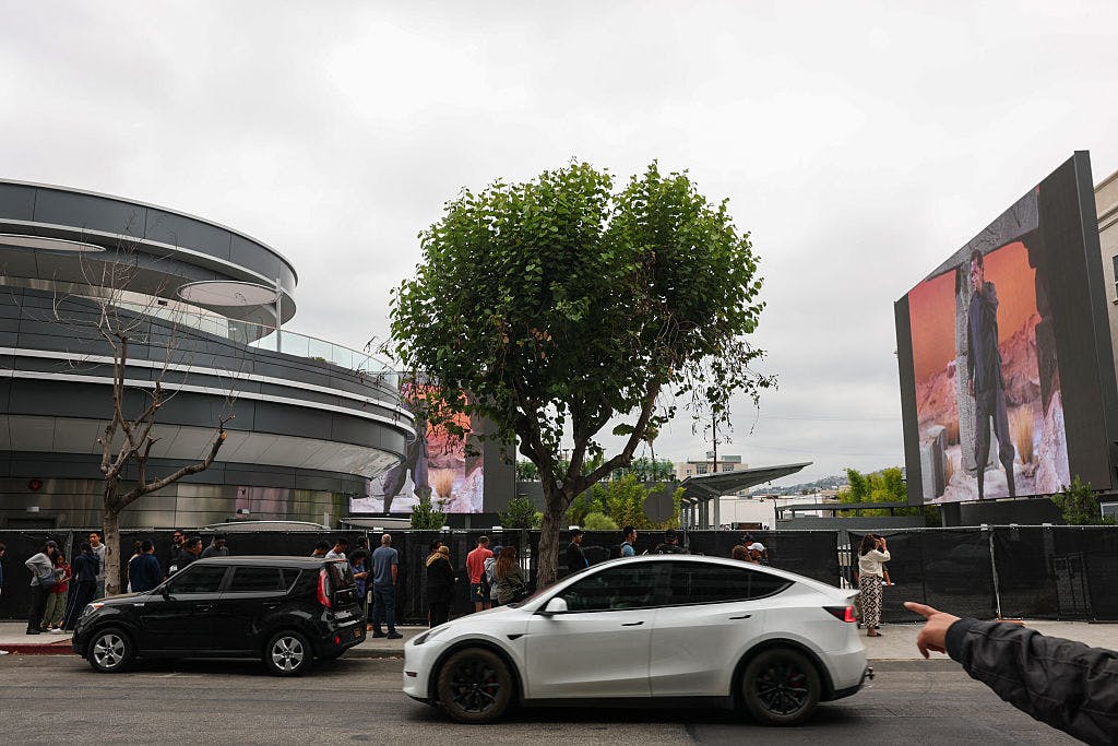 Electric vehicle sales to hit record this quarter as sun sets on tax credit thumbnail