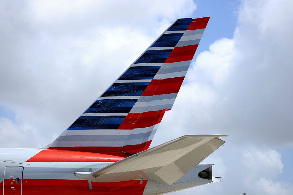 American Airlines climbs as its third-quarter loss comes in smaller than expected thumbnail