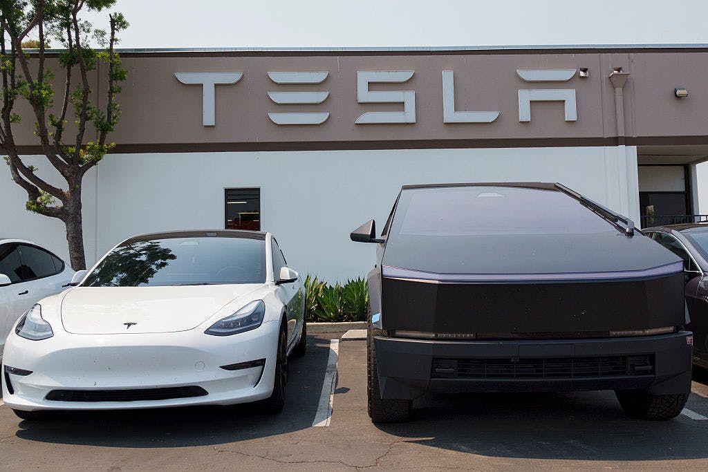 Tesla recalls 13,000 vehicles over battery defect ahead of Q3 earnings thumbnail