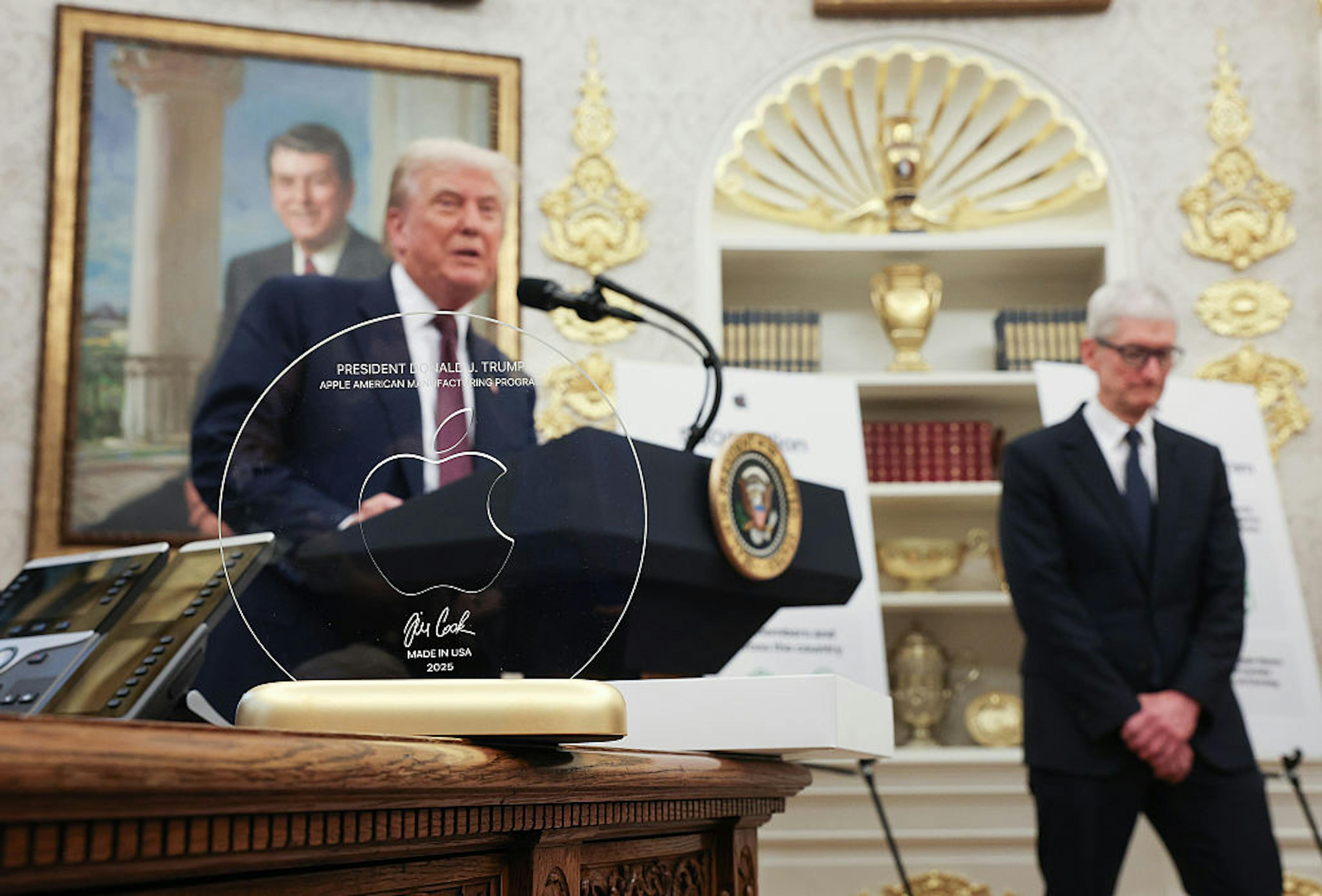 Trump Apple Announcement In The Oval Office with Tim Cook