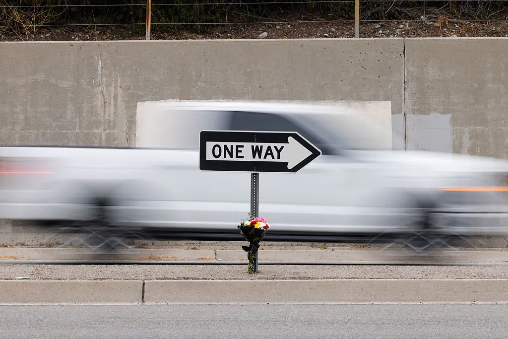 AI energy plays surge amid one-way bullish options traffic thumbnail