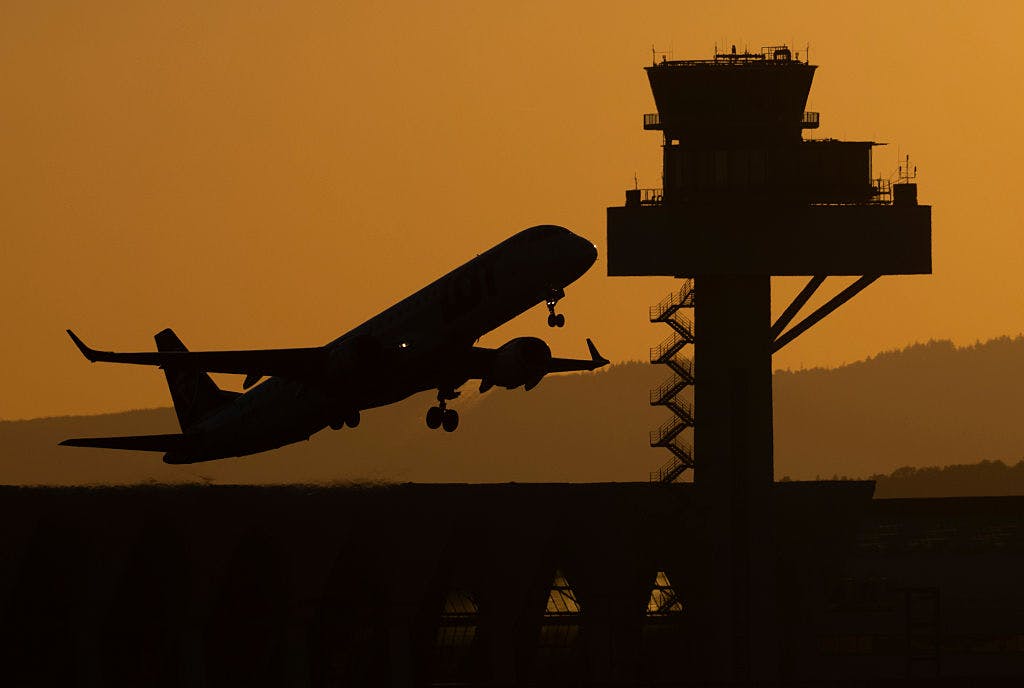 United and rival airlines are getting battered as analyst criticizes the industry’s capacity growth  thumbnail