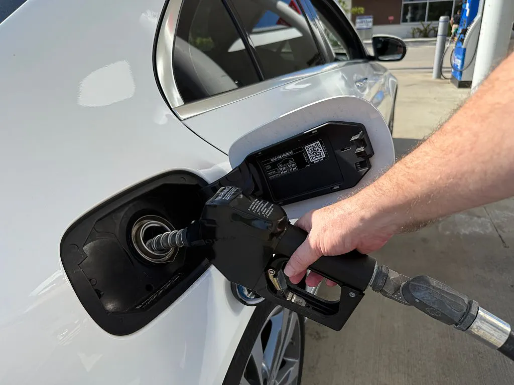 US gas prices exceed $3.50 per gallon for the first time since July ...