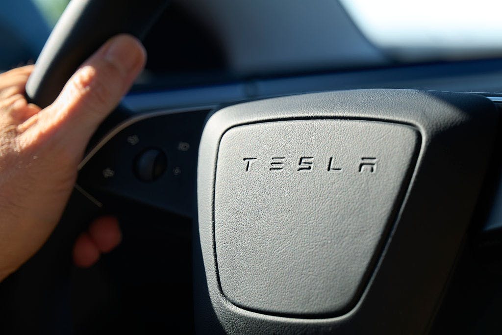 After a record quarter, analysts point out that Tesla’s car sales don’t really matter anymore thumbnail