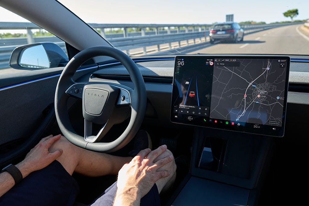 US government investigates Tesla over reports of Full Self-Driving traffic violations thumbnail