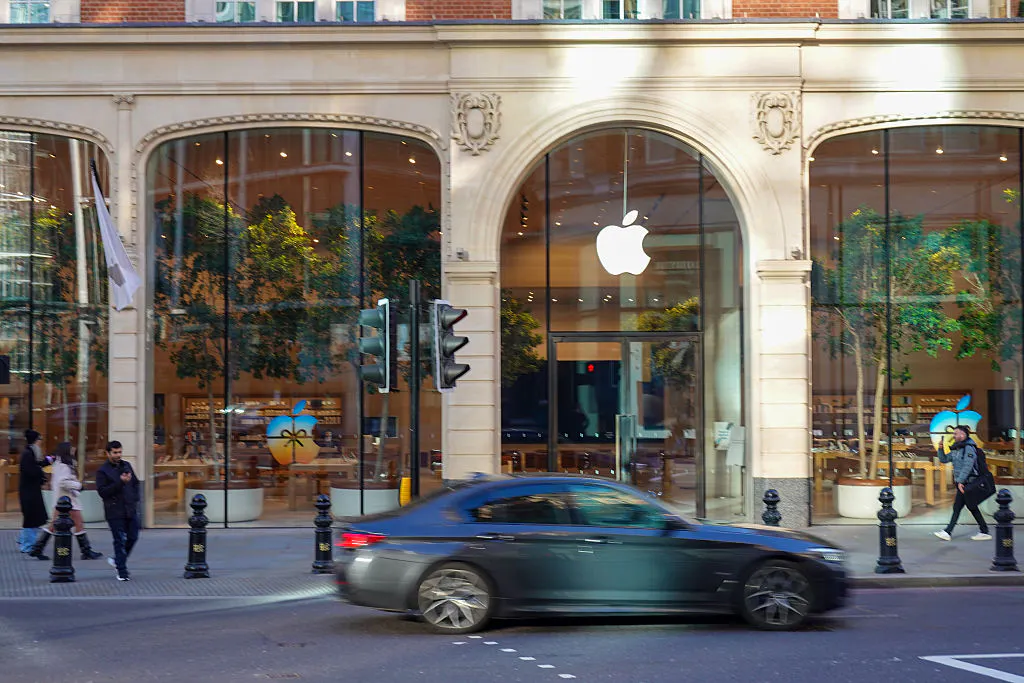 Bloomberg: Apple’s updated Siri to arrive in February, chatbot Siri this summer thumbnail