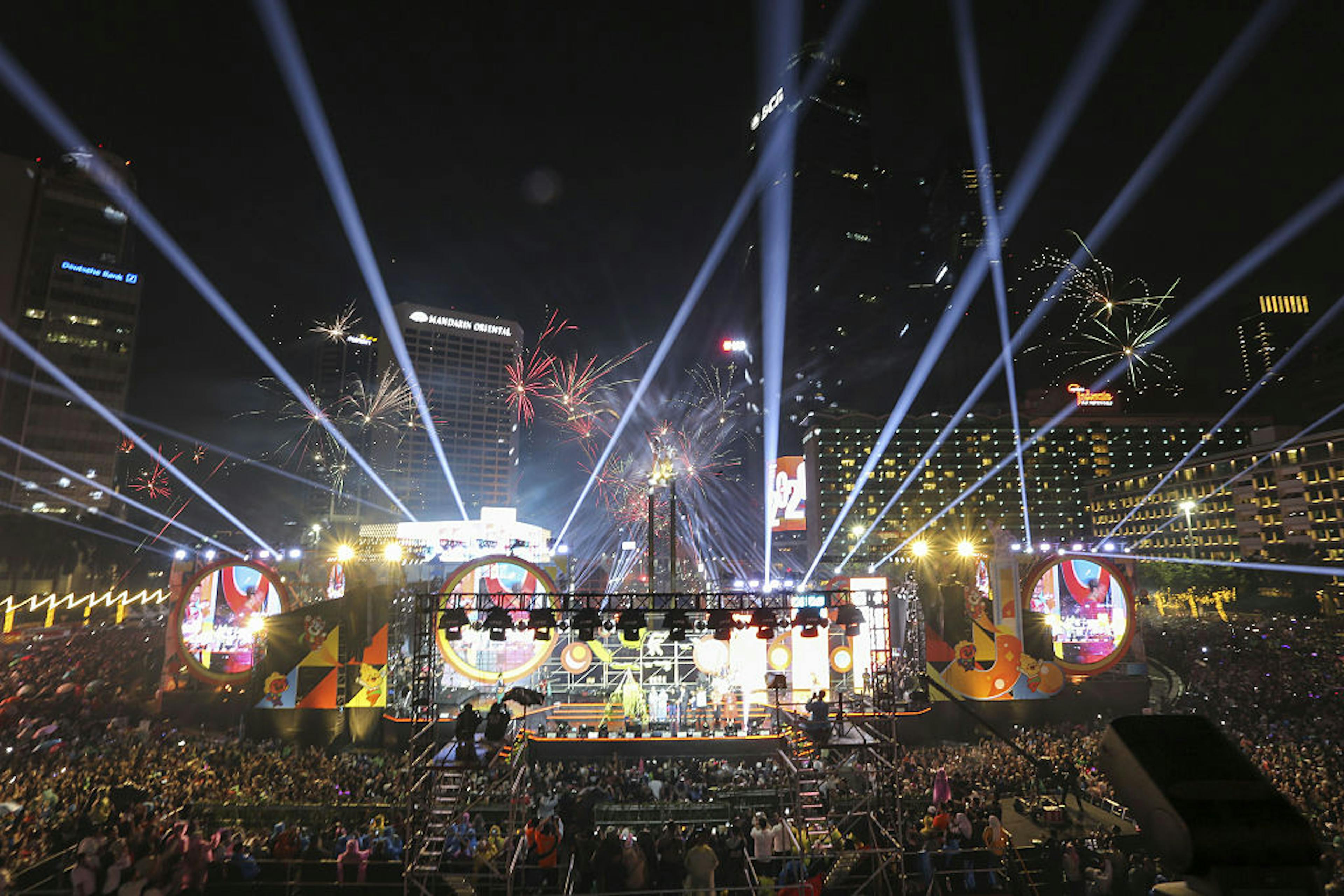 Jakarta welcomes New Year with fireworks