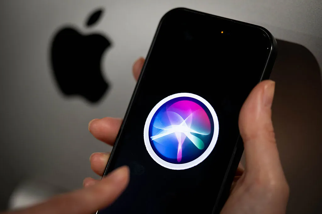 Apple stock takes a hit on report it’s pushing back AI Siri features — again thumbnail