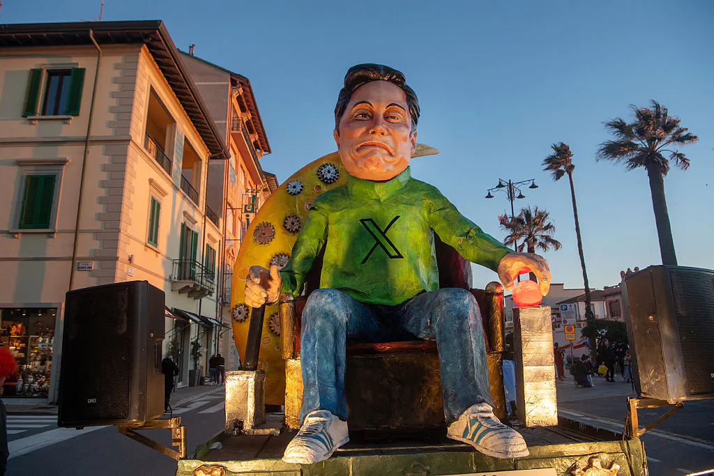 SpaceX reportedly files confidentially for IPO thumbnail