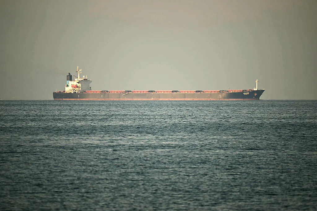 Trump urges allies to help reopen Strait of Hormuz as tanker traffic nearly vanishes thumbnail