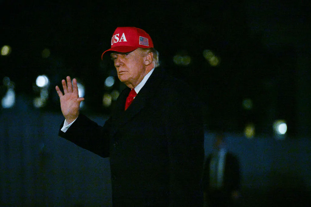 Brent crude surges past $100 again and stocks tick lower after Trump orders Hormuz blockade thumbnail