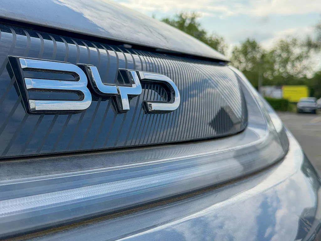 Chinese EV makers sink to 52-week lows as regulators warn about price war