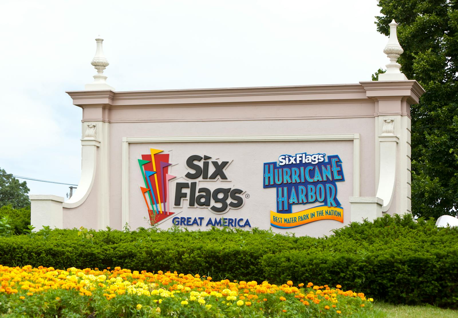 Six Flags pops after reiterating its guidance as theme park attendance rebounds thumbnail