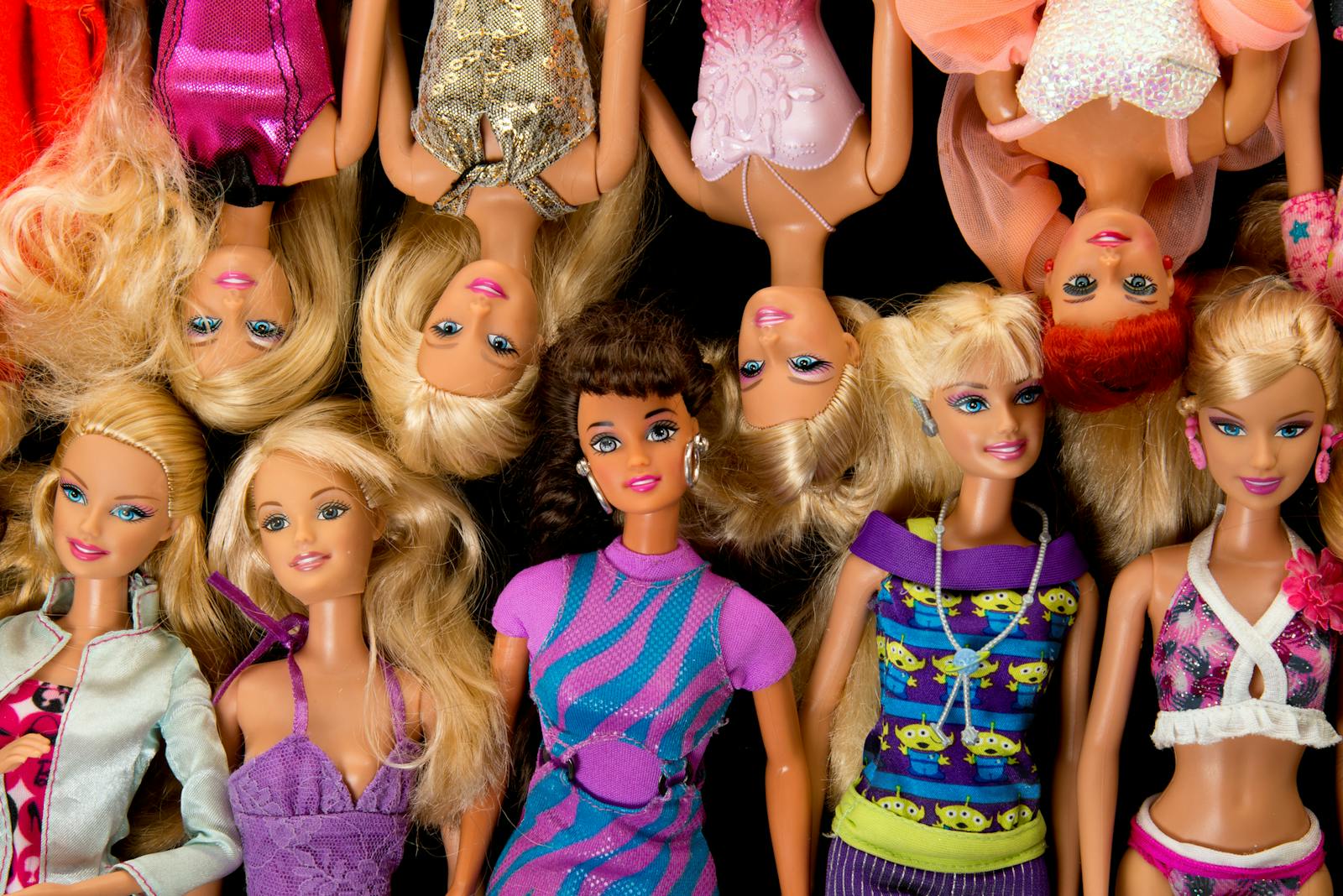 Mattel stock sinks after the Barbie maker posts disappointing Q3 results thumbnail