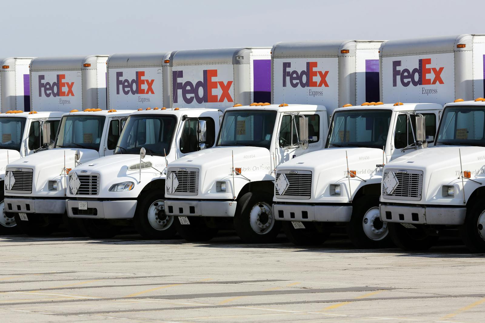 FedEx pops after delivering Q1 earnings beat and receiving price target boost thumbnail