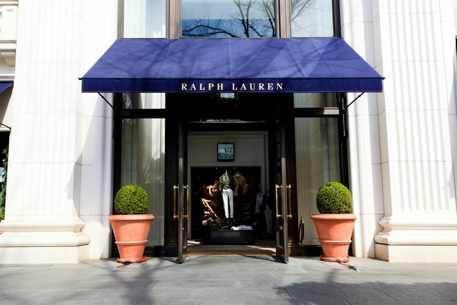 Ralph Lauren falls as Wall Street digests the luxury brand’s modest growth plans thumbnail