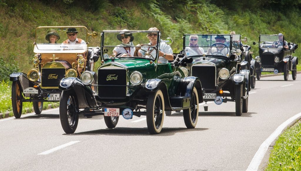 Ford’s EV “Model T” moment starts with a $30,000 midsize truck thumbnail