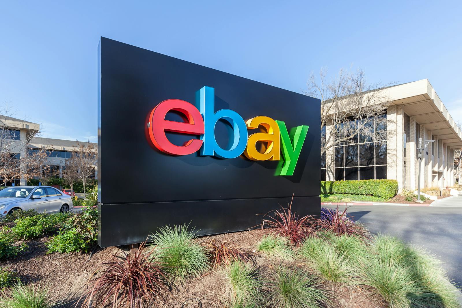  eBay hits all-time high as Wall Street cheers Q2 beat and tariff resilience thumbnail