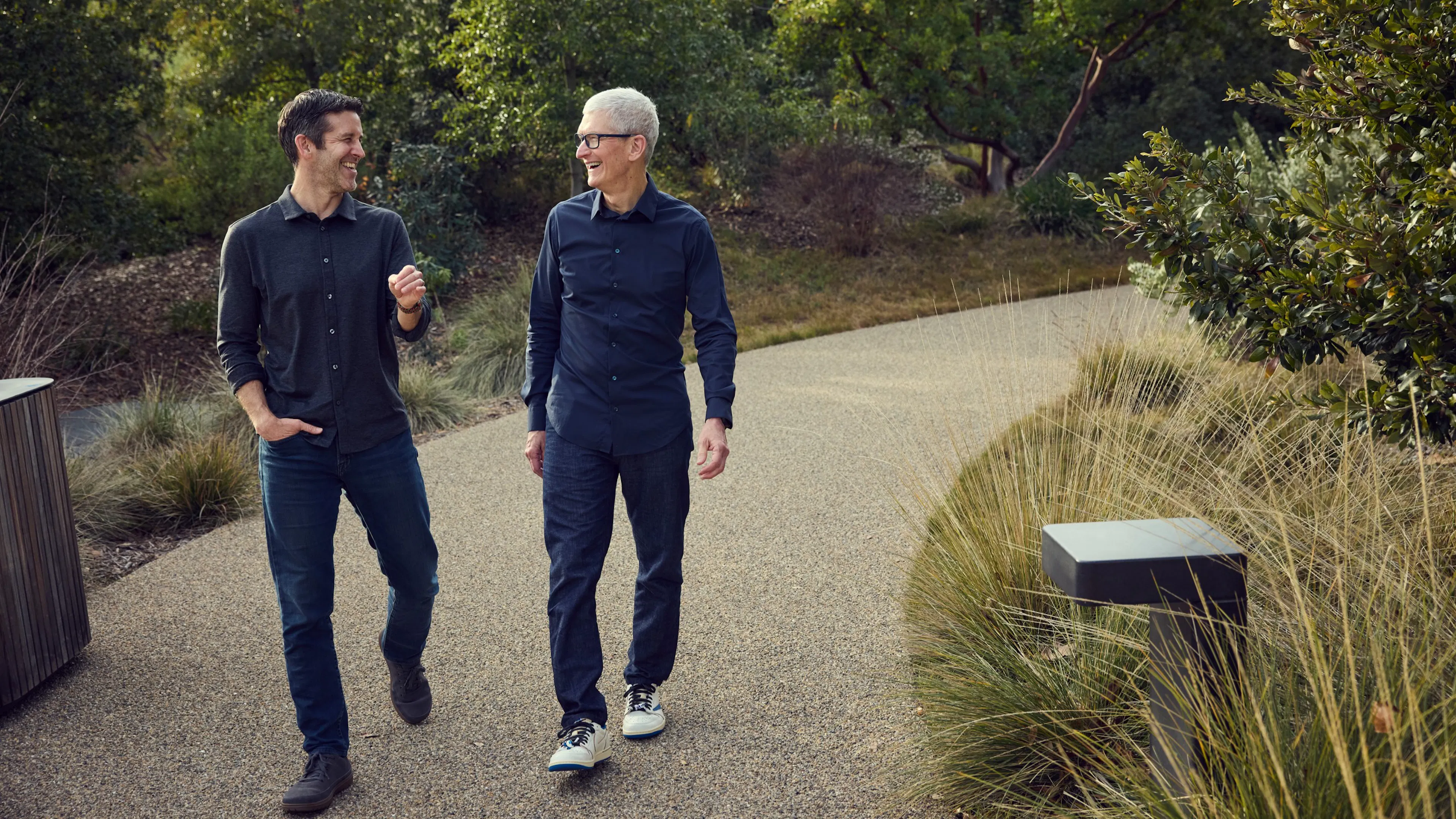 Apple CEOs John Ternus and Tim Cook