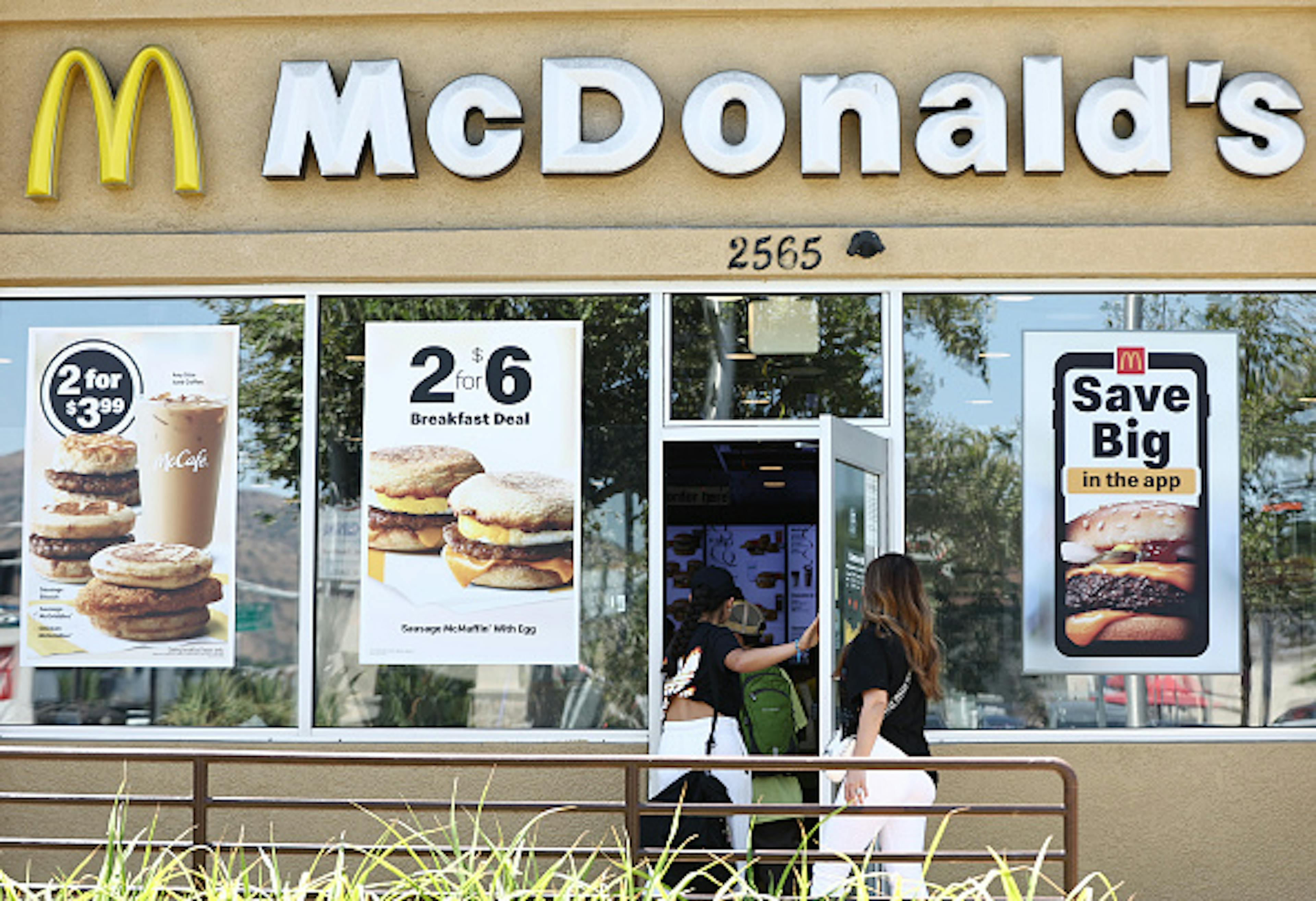 Hungry for deals (Mario Tama/Getty Images)