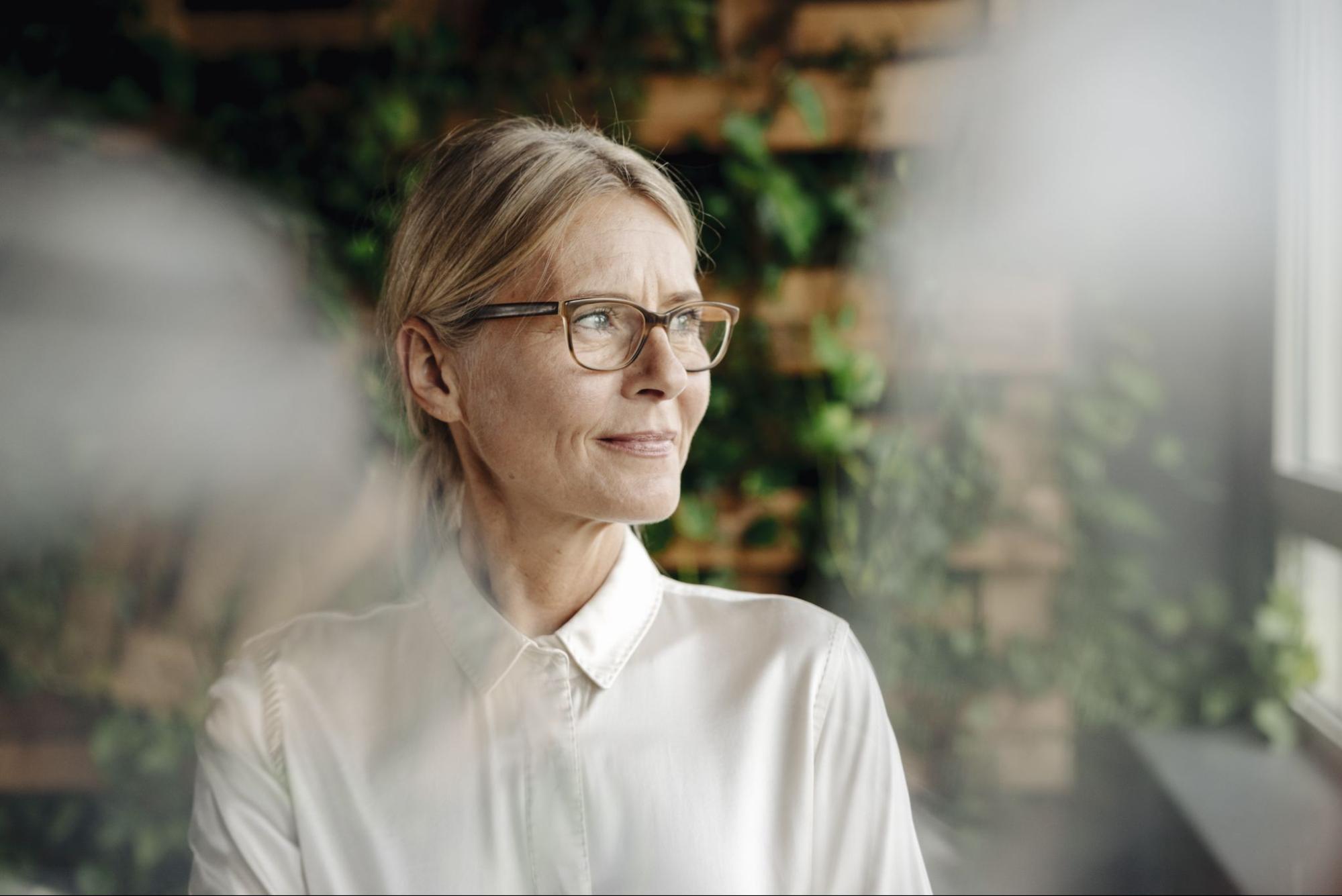 Blonde woman with glasses